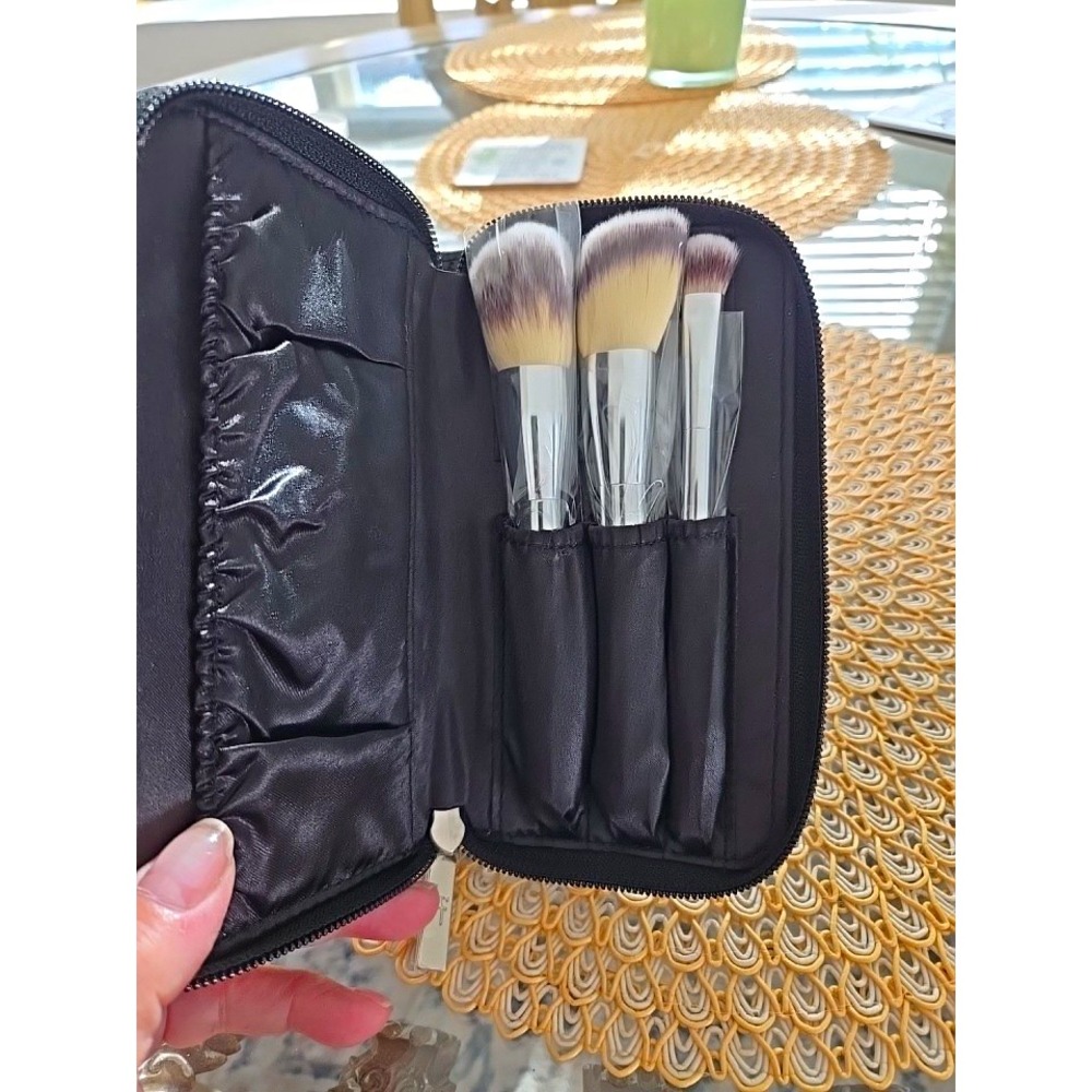 IT Brushes For ULTA Eye Shadow Brush Set, Travel Size, Black Travel Case